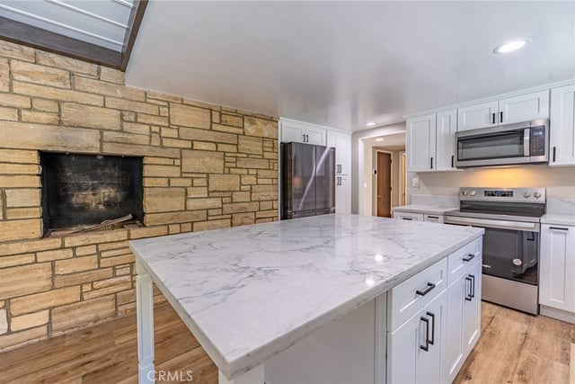3860 Valley Lights Drive, Pasadena, CA 91107 — photo 12 of 37