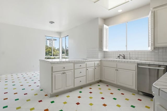 1220 Roxbury Drive 302, Los Angeles, CA 90035 — photo 16 of 52