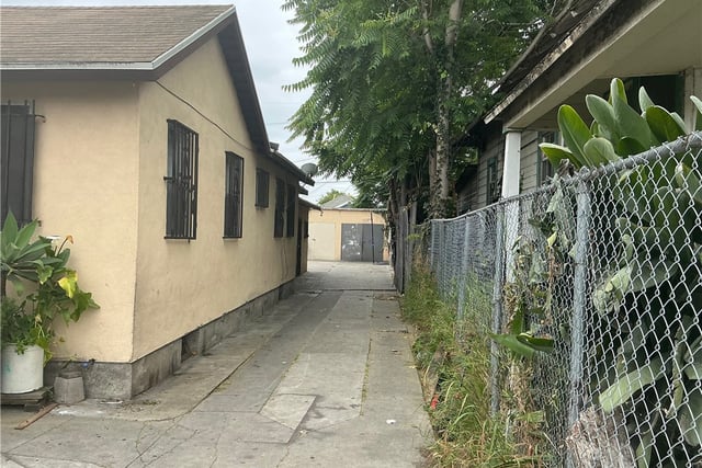 142 W 59th, Los Angeles, CA 90003 — photo 5 of 18