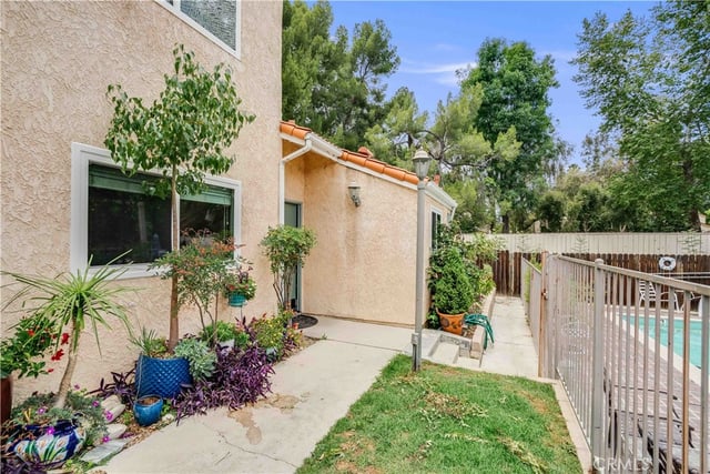 6300 Shoup Avenue 2, Woodland Hills, CA 91367 — photo 2 of 23