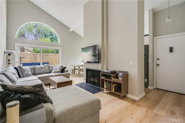 6300 Shoup Avenue 2, Woodland Hills, CA 91367 — photo 3 of 23