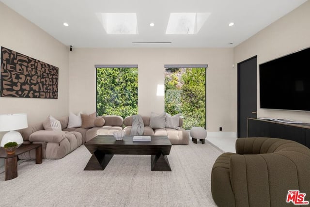 1754 Clear View Drive, Beverly Hills, CA 90210 — photo 12 of 43