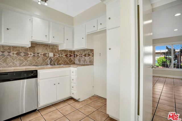 10065 De Soto Avenue 304, Chatsworth, CA 91311 — photo 8 of 33