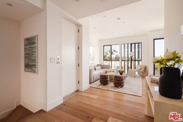 1245 N Formosa Avenue B, West Hollywood, CA 90046 — photo 2 of 63