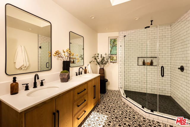 8657 Metz Place, West Hollywood, CA 90069 — photo 18 of 27