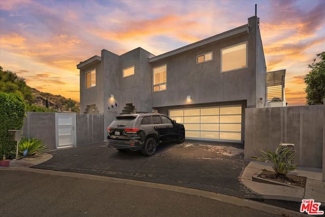 1745 Viewmont Drive, West Hollywood, CA 90069 — photo 3 of 43