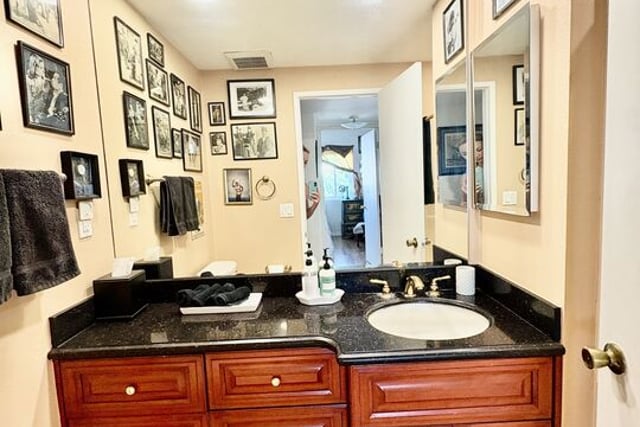 622 S Barrington Avenue 408, Los Angeles, CA 90049 — photo 13 of 28