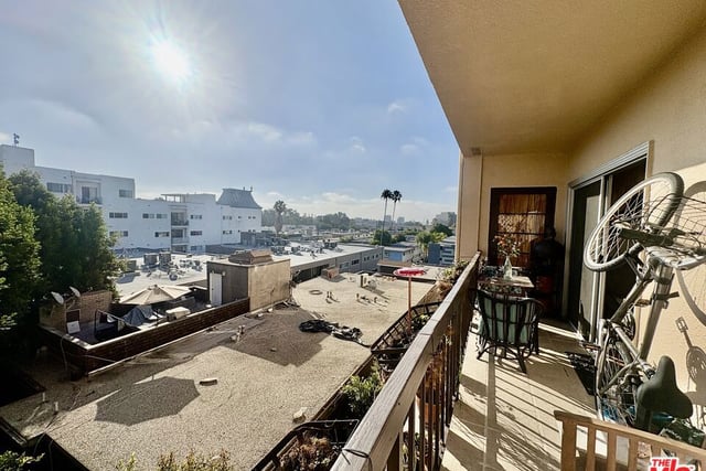 622 S Barrington Avenue 408, Los Angeles, CA 90049 — photo 19 of 28
