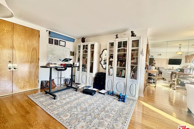622 S Barrington Avenue 408, Los Angeles, CA 90049 — photo 4 of 28