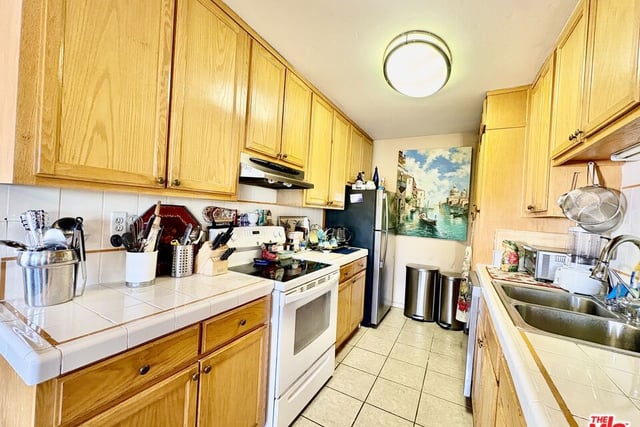 622 S Barrington Avenue 408, Los Angeles, CA 90049 — photo 5 of 28
