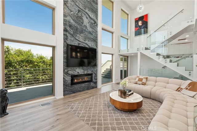 3539 Alana Drive, Sherman Oaks, CA 91403 — photo 3 of 38