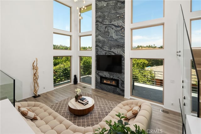3539 Alana Drive, Sherman Oaks, CA 91403 — photo 4 of 38