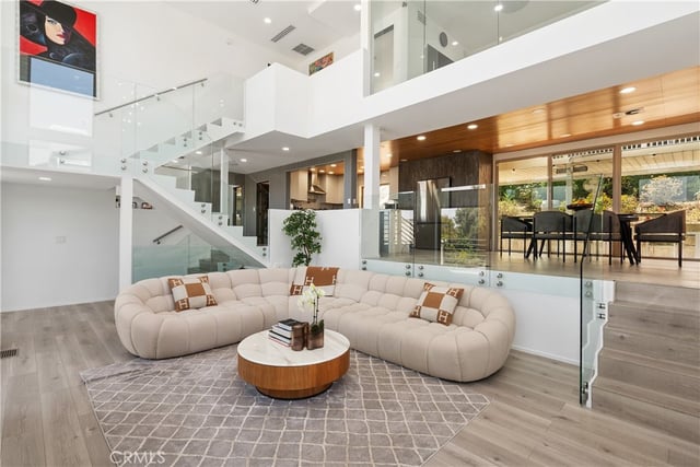 3539 Alana Drive, Sherman Oaks, CA 91403 — photo 5 of 38