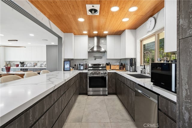 3539 Alana Drive, Sherman Oaks, CA 91403 — photo 9 of 38