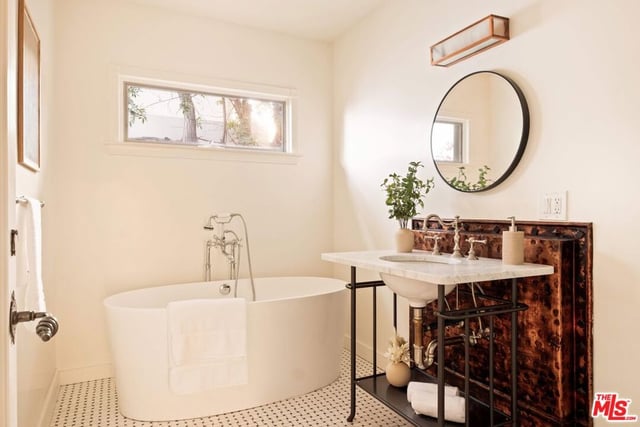 4818 Bonvue Avenue, Los Angeles, CA 90027 — photo 14 of 30