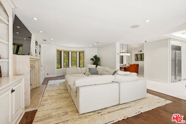 4050 Hayvenhurst Drive, Encino, CA 91436 — photo 13 of 42
