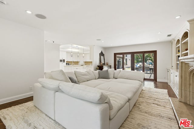 4050 Hayvenhurst Drive, Encino, CA 91436 — photo 16 of 42