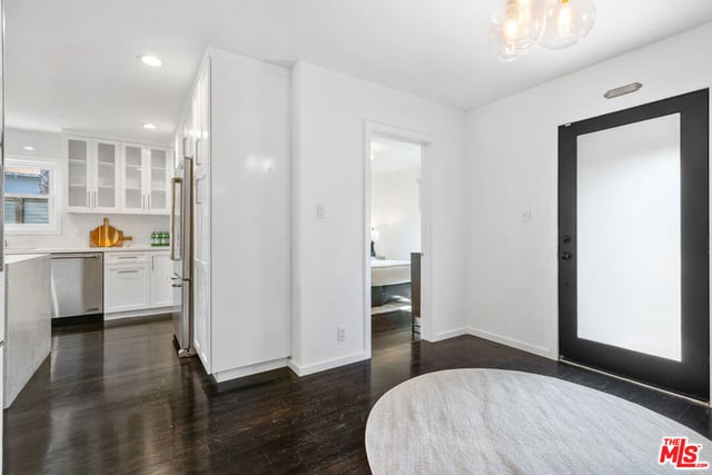 4460 Stansbury Avenue, Sherman Oaks, CA 91423 — photo 6 of 47