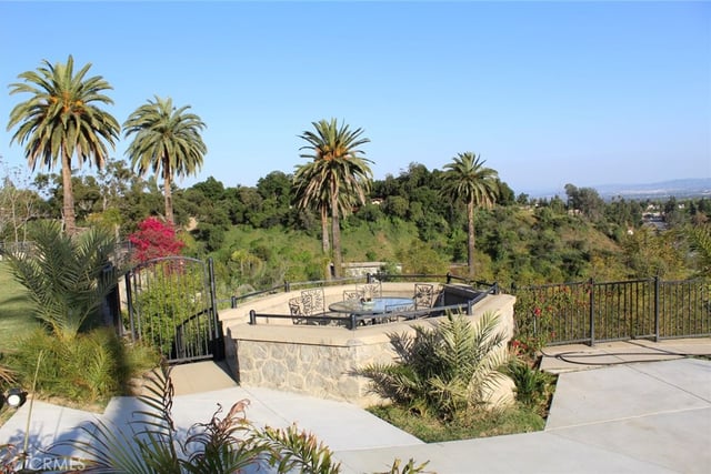1445 Edgecliff, Pasadena, CA 91107 — photo 5 of 16