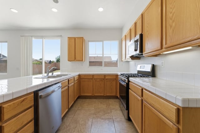 6054 W Avenue K1 Avenue, Lancaster, CA 93536 — photo 11 of 40
