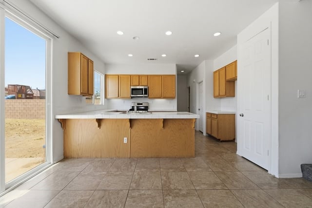6054 W Avenue K1 Avenue, Lancaster, CA 93536 — photo 8 of 40