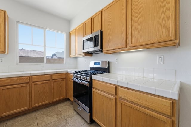 6054 W Avenue K1 Avenue, Lancaster, CA 93536 — photo 9 of 40
