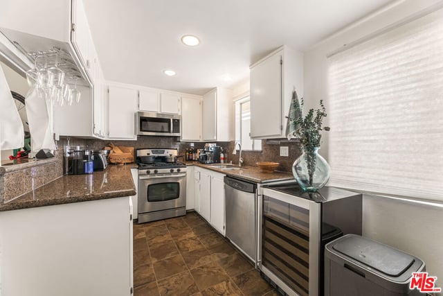 2320 S Bentley Avenue 203, Los Angeles, CA 90064 — photo 13 of 25