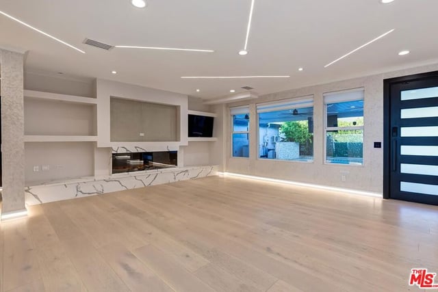 5170 Gloria Avenue, Encino, CA 91436 — photo 10 of 75