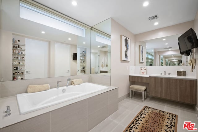 450 N Palm Drive 507, Beverly Hills, CA 90210 — photo 26 of 34