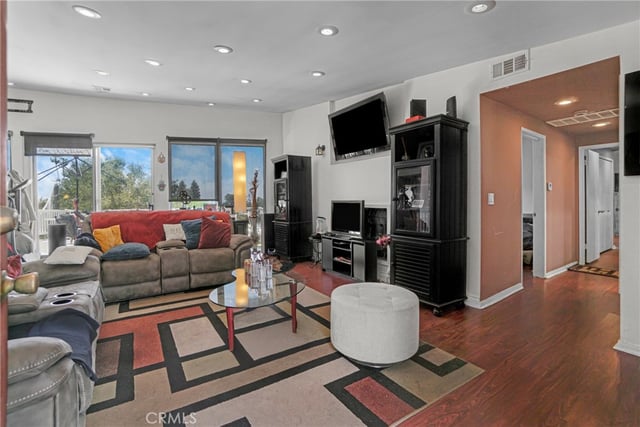 3837 Sherview, Sherman Oaks, CA 91403 — photo 5 of 25
