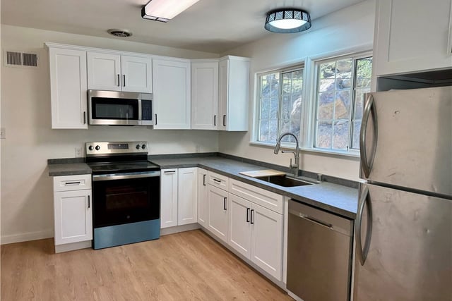 9633 Baden, Chatsworth, CA 91311 — photo 5 of 15