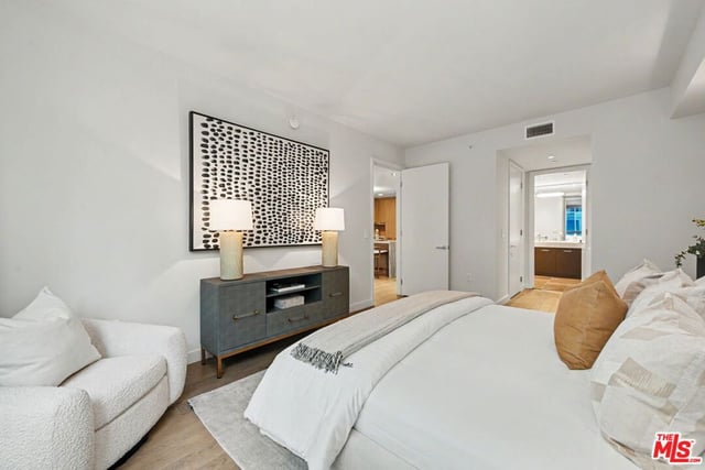 1755 Ocean Avenue 203, Santa Monica, CA 90401 — photo 20 of 33