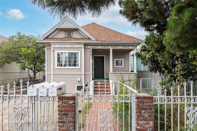 1522 W 29th, Los Angeles, CA 90007 — photo 2 of 32