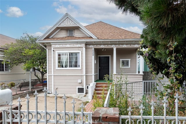 1522 W 29th, Los Angeles, CA 90007 — photo 3 of 32