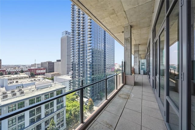 1111 S Grand Avenue PH 5, Los Angeles, CA 90015 — photo 31 of 40