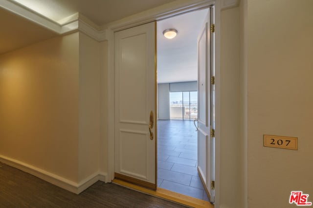 1131 Alta Loma Road 207, West Hollywood, CA 90069 — photo 2 of 23