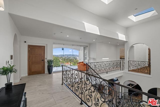4733 Bonvue Avenue, Los Angeles, CA 90027 — photo 7 of 72