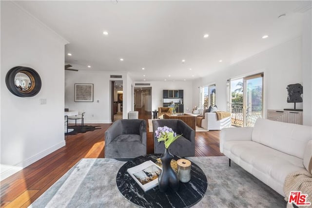918 S Wooster Street 2, Los Angeles, CA 90035 — photo 11 of 29