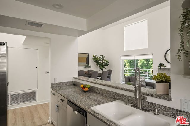 1617 S Beverly Glen Boulevard 404, Los Angeles, CA 90024 — photo 13 of 30
