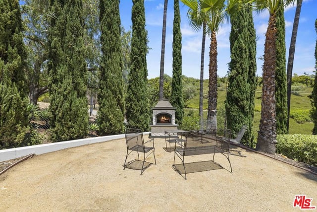 567 Lone Oak Drive, Thousand Oaks, CA 91362 — photo 17 of 23
