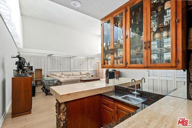 6505 S Halm Avenue, Los Angeles, CA 90056 — photo 11 of 40