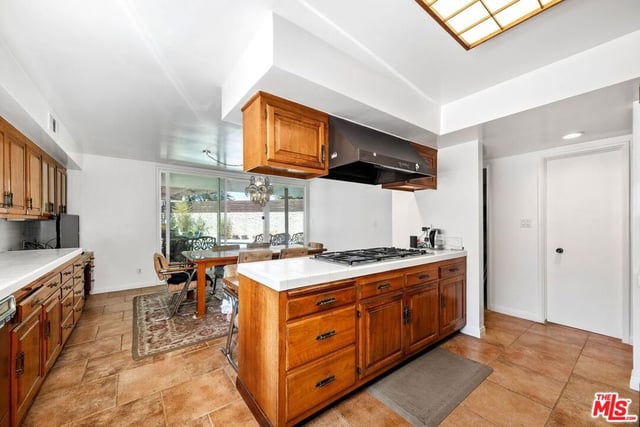 6505 S Halm Avenue, Los Angeles, CA 90056 — photo 17 of 40