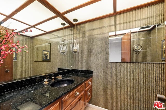 6505 S Halm Avenue, Los Angeles, CA 90056 — photo 23 of 40