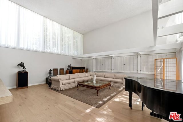 6505 S Halm Avenue, Los Angeles, CA 90056 — photo 8 of 40