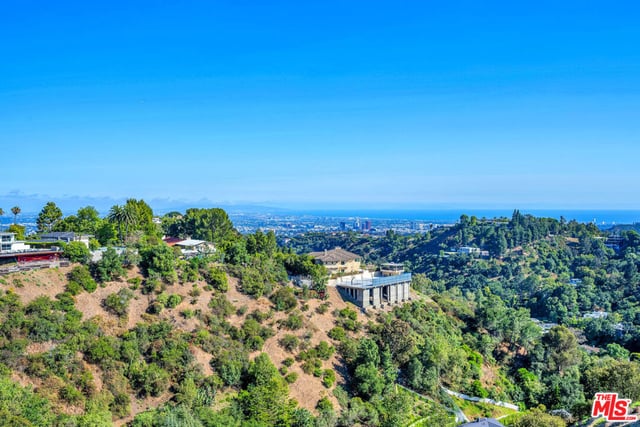 10924 Savona Road, Los Angeles, CA 90077 — photo 10 of 22