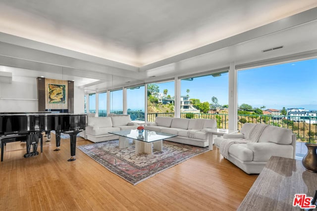 10924 Savona Road, Los Angeles, CA 90077 — photo 3 of 22