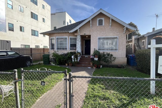1258 W 36th Street, Los Angeles, CA 90007 — photo 4 of 4