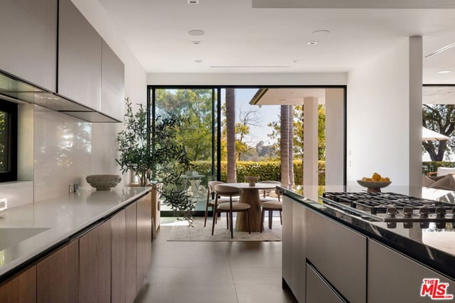 9108 Alanda Place, Beverly Hills, CA 90210 — photo 12 of 33