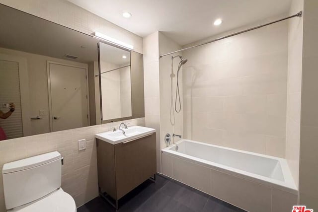 889 Francisco Street 1008, Los Angeles, CA 90017 — photo 14 of 58