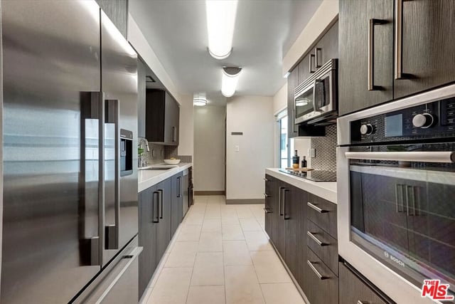 11657 Chenault Street 202, Los Angeles, CA 90049 — photo 5 of 15